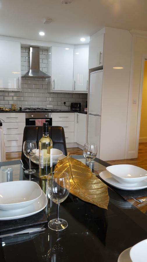 Luxury 2 Bed 2 Bath - Free Parking - 5Min To Airport - Sleeps 6 Apartment Ashford  Екстериор снимка