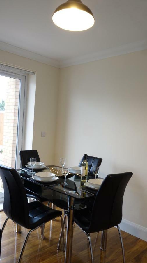 Luxury 2 Bed 2 Bath - Free Parking - 5Min To Airport - Sleeps 6 Apartment Ashford  Екстериор снимка