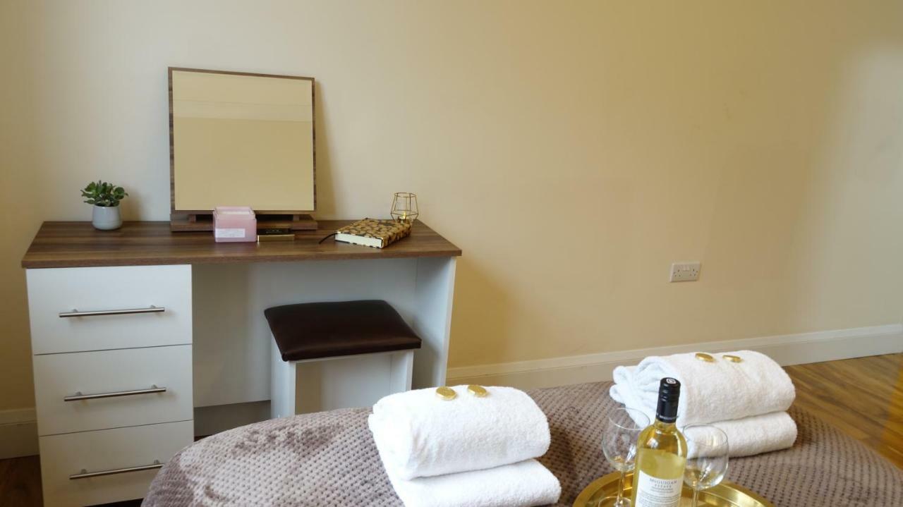 Luxury 2 Bed 2 Bath - Free Parking - 5Min To Airport - Sleeps 6 Apartment Ashford  Екстериор снимка