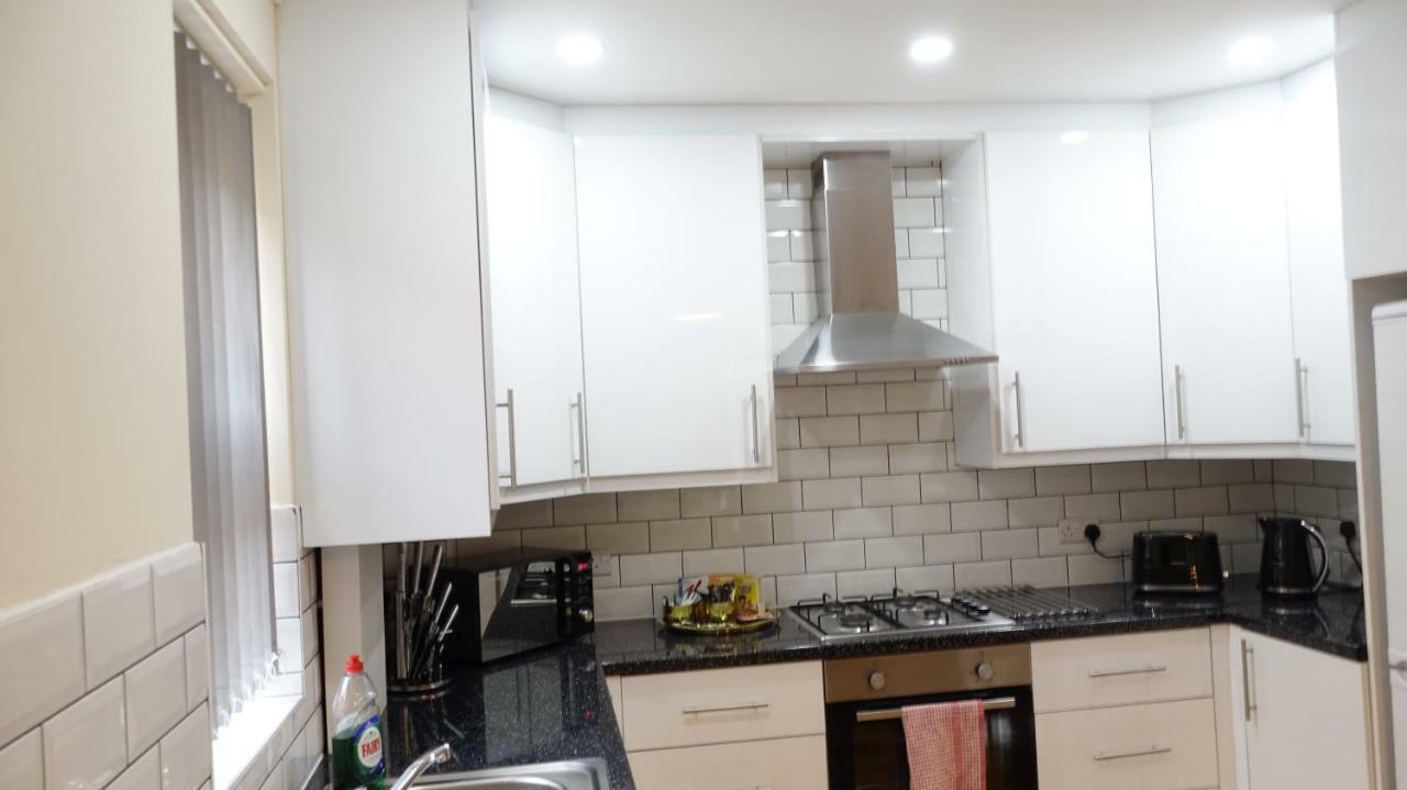 Luxury 2 Bed 2 Bath - Free Parking - 5Min To Airport - Sleeps 6 Apartment Ashford  Екстериор снимка