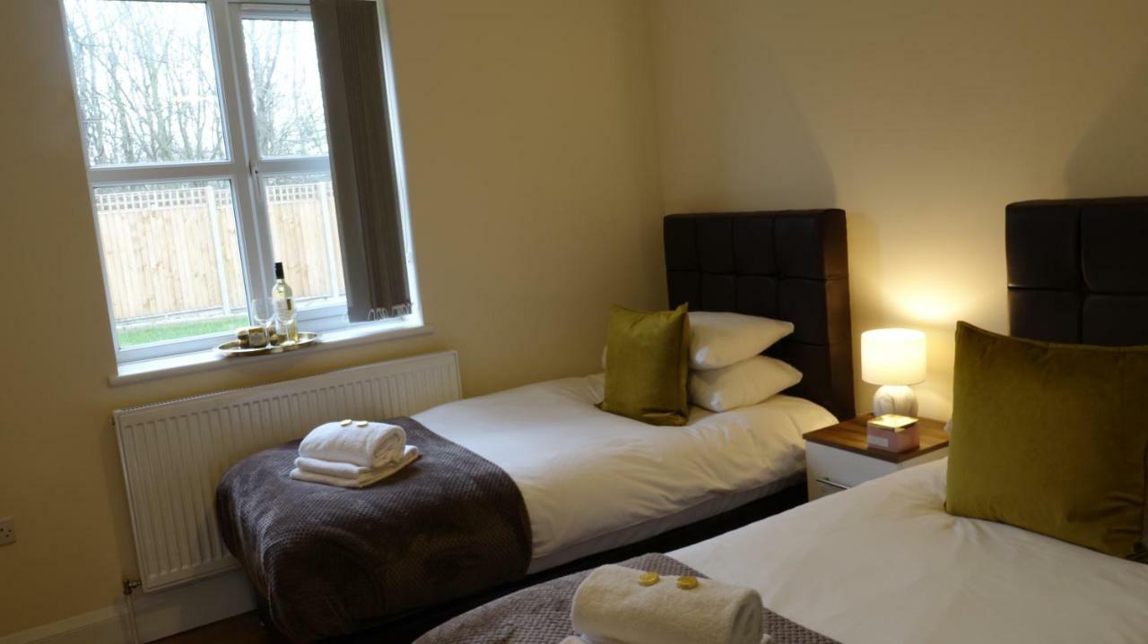 Luxury 2 Bed 2 Bath - Free Parking - 5Min To Airport - Sleeps 6 Apartment Ashford  Екстериор снимка